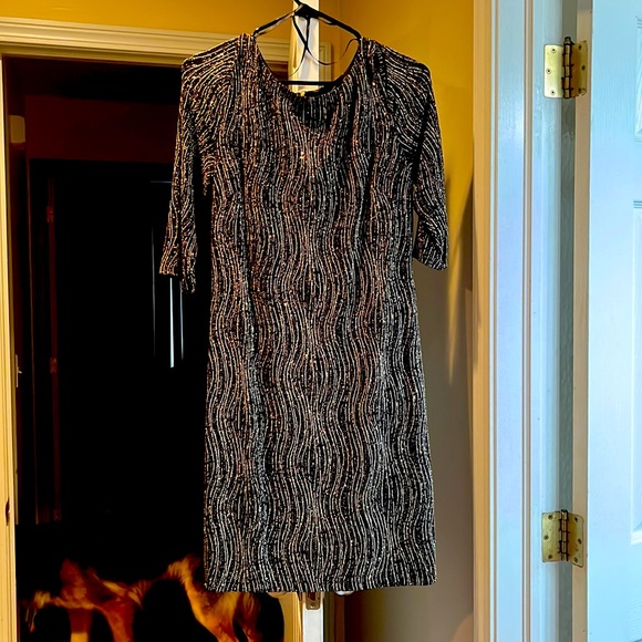 Jessica Howard black and gold dress, fitted above the knee, 3/4 sleeve - Picture 1 of 1